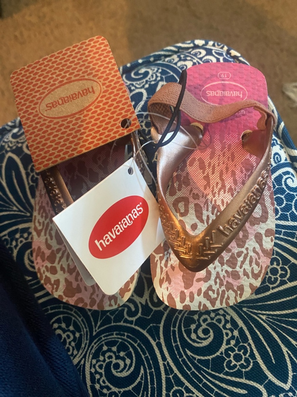 Havaianas Pink Leopard Flip Flops with Rose Gold Straps NWT